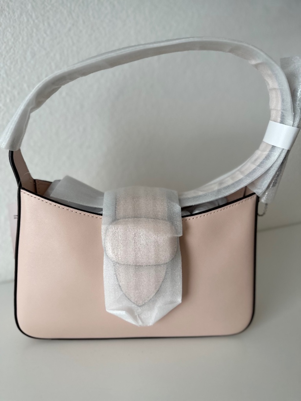 Coach Eliza Shoulder Bag With Zipper Closure /pink